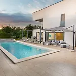 Luce By Villsy - With Pool, Sauna And Jacuzzi