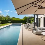 Luce By Villsy - With Pool, Sauna And Jacuzzi Вилла Kirmenjak