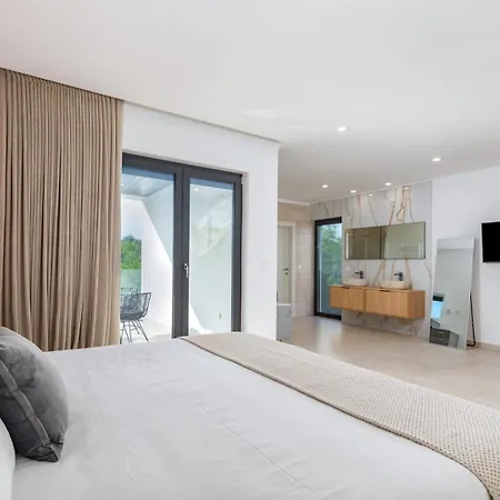 Luce By Villsy - With Heated Pool, Sauna And Jacuzzi Villa *