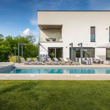 Villa Luce By Villsy - With Pool, Sauna And Jacuzzi Kirmenjak