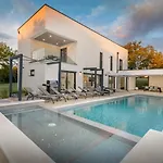 Villa Luce By Villsy - With Pool, Sauna And Jacuzzi
