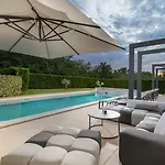Luce By Villsy - With Pool, Sauna And Jacuzzi Kirmenjak