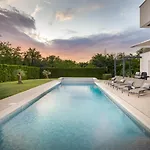 Luce By Villsy - With Pool, Sauna And Jacuzzi * Kirmenjak