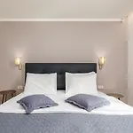 Luce By Villsy - With Pool, Sauna And Jacuzzi Villa Kirmenjak