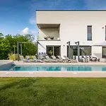 Villa Luce By Villsy - With Pool, Sauna And Jacuzzi Kirmenjak