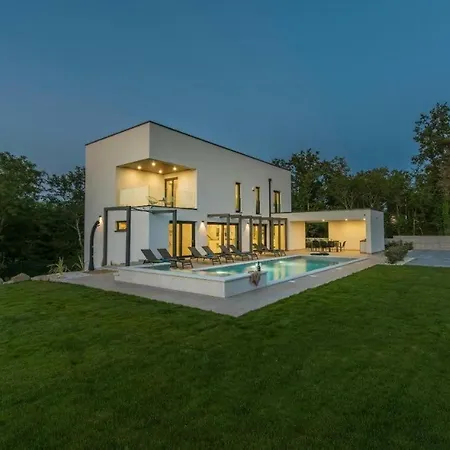 Luce Villa