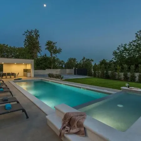 Luce Villa *