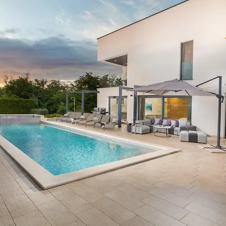 Luce By Villsy - With Pool, Sauna And Jacuzzi
