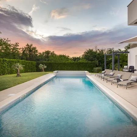 Luce By Villsy - With Pool, Sauna And Jacuzzi * Kirmenjak