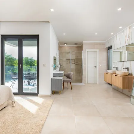 Luce By Villsy - With Pool, Sauna And Jacuzzi *