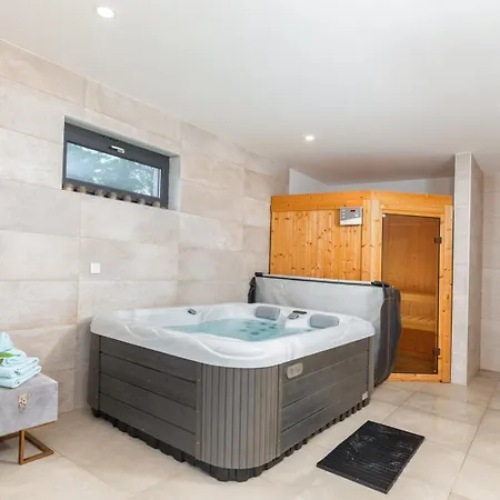 Βίλα Luce By Villsy - With Pool, Sauna And Jacuzzi *