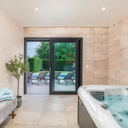 Luce By Villsy - With Pool, Sauna And Jacuzzi Kirmenjak