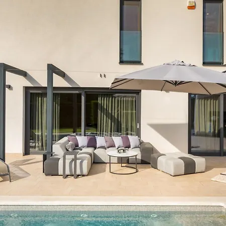 Luce By Villsy - With Pool, Sauna And Jacuzzi Kirmenjak