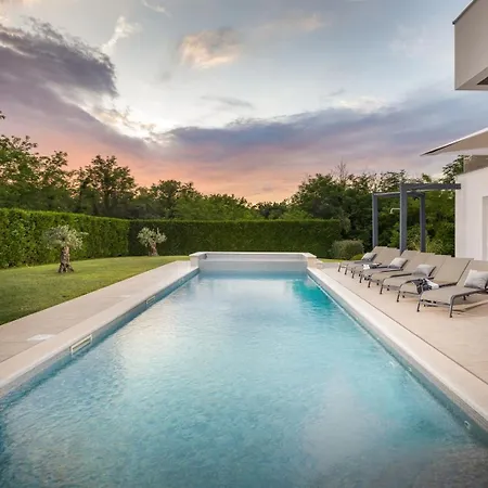 Luce By Villsy - With Pool, Sauna And Jacuzzi * Kirmenjak