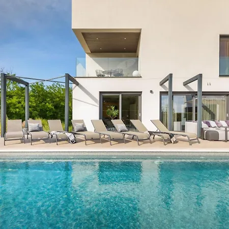 Luce By Villsy - With Pool, Sauna And Jacuzzi Βίλα Kirmenjak