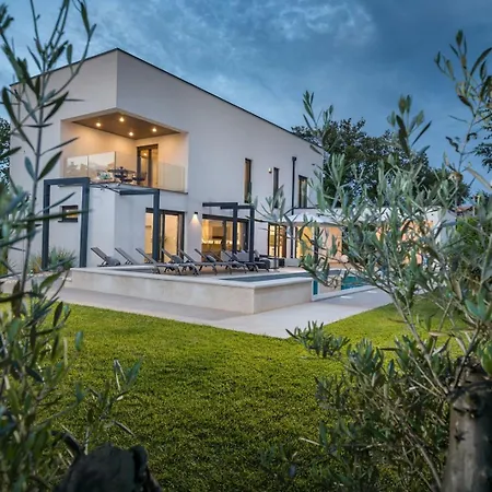 Luce By Villsy - With Pool, Sauna And Jacuzzi Вилла